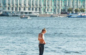 Teen in Bra and Tight Jeans Street Candid