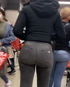 Perfect round ass.. begging for a hard spank