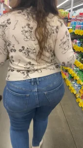 Sloppy wide hip Indian with ass crack showing