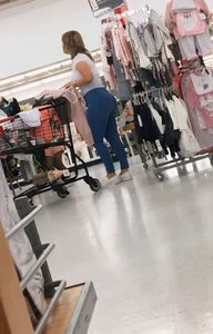 Latina in jeans nice