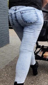 Milf in nice jeans