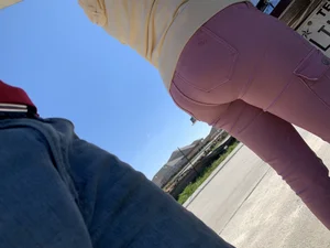 Tight Pink jeans latina