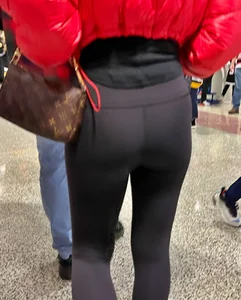 Shiny black leggings