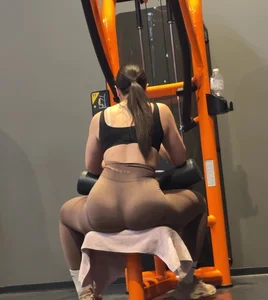 Thick jiggly Gym Pawg NVGTN (NOT OC)