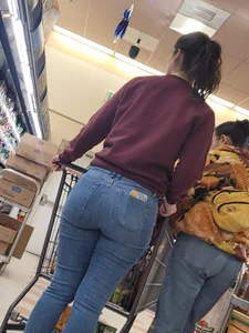 Nice ass in jeans at grocery store
