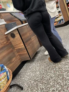 Black leggings/little wedgie