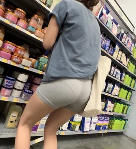 VPL white girl in shorts