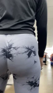 Pretty Latina has a sweet round ass that jiggle (gifs)
