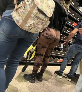 Fit Latina shopping (oc)