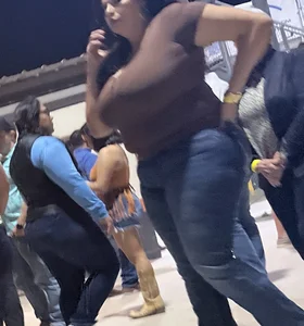 Huge tits. Nice big ass in jeans. OC