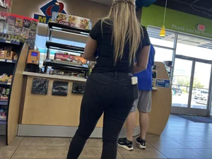 Big booty blonde baddie