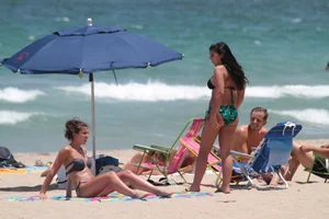 Sexy Florida beach bikini girls