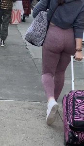 Nice Pawg in Leggings