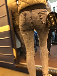 Sexy Butt And Thin Legs in Tight Jeans in Subway Creepshots Gallery