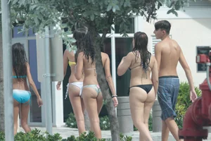 Candid Florida beach and bikini girls