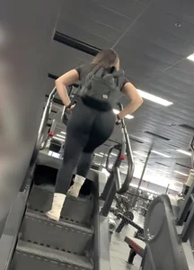 Juicy ass Pawg getting her lifts in