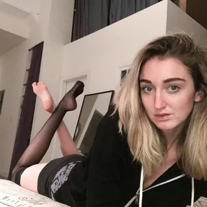 Hot non-candid girl's feet closeups