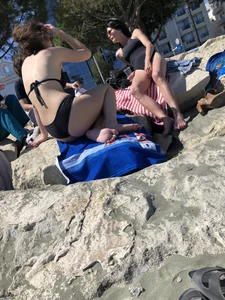 Hot beach girls