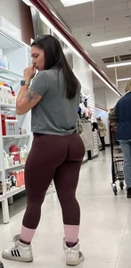 SLIM THICK MILF WITH ONE HELL OF A BUBBLE