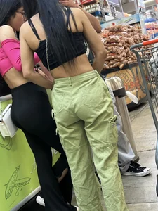 Petite Colombian bubble in flares .