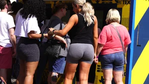 Big booty blonde babe in tight grey spandex shorts with vtl