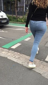 Blond student with “un boule”
