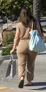 Massive ass on this Pawg