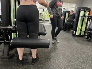 Gym PAWG Pt2 (nike pro leggings, juicy booty(oc))
