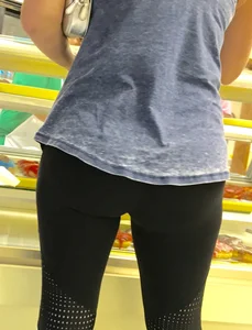 Nice round ass in leggings in line with no face