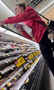 Petite chick in leggings & extra