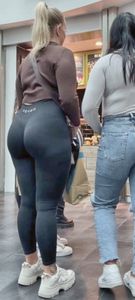 Such a nice big ass in Teveo leggings(Not OC)