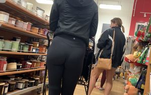 Blonde with a perfect ass in lulu’s