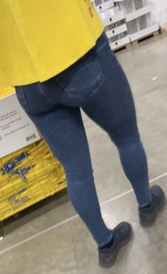:diamond_shape_with_a_dot_inside:IKEA worker extreme TIGHT Jeans [OC]