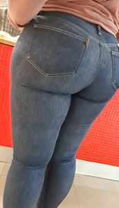 Super hot latina in jeans