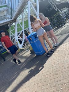 2 friends with yummy bodies