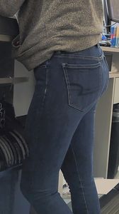 Store worker in jeans