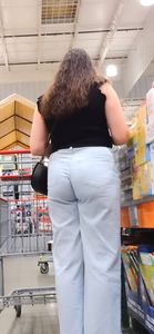 Milf At Costco Has A Nice Ass In Jeans