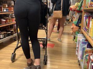 Blonde with a perfect ass in lulu’s