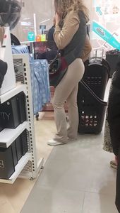 Juicy ass in leggings