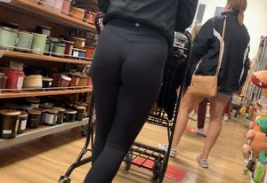 Blonde with a perfect ass in lulu’s