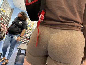 2 baddies with the bubble ass spandex’s