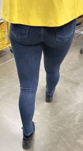 :diamond_shape_with_a_dot_inside:IKEA worker extreme TIGHT Jeans [OC]