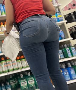 Biggest ass I’ve seen for target worker