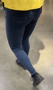 :diamond_shape_with_a_dot_inside:IKEA worker extreme TIGHT Jeans [OC]