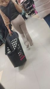 Juicy ass in leggings