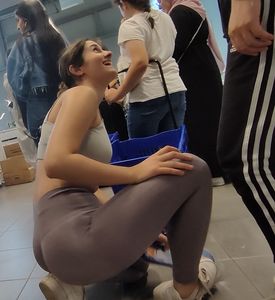 Pretty ass in legging