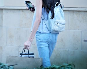Girls taking candids