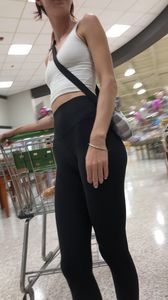 Skinny lulu cameltoe