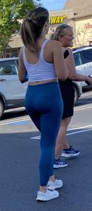Perfect college ass in blue leggings