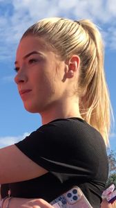 Sexy blonde lesbian in tight jeans